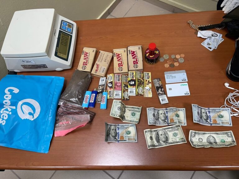 Atrapan mujer que llegó al Aeropuerto del Cibao con más de 30 libras presumiblemente marihuana
