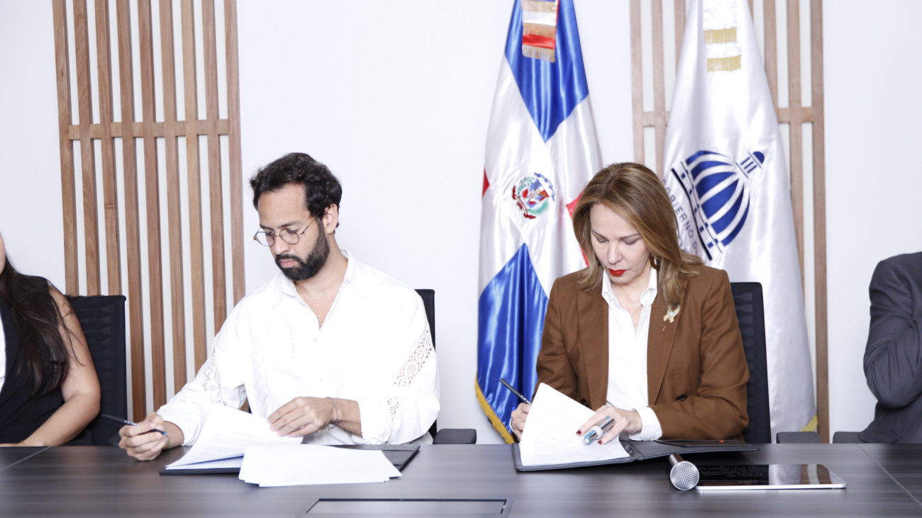 El acuerdo fue suscrito por la ministra de Cultura, Milagros Germán, y el gerente de Design Week Dominicana, Jorge Emmanuel Brown Cultura firma acuerdo para celebración Design Week RD 2023