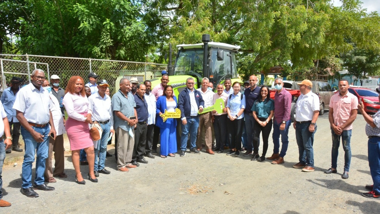 Entrega Tractor FEDA Gobierno implementa Plan de Modernización del Campo