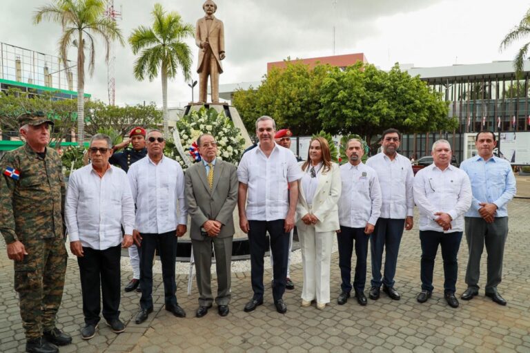 Abinader da inicio al Mes de la Patria con actos por 210 aniversario natalicio de Duarte