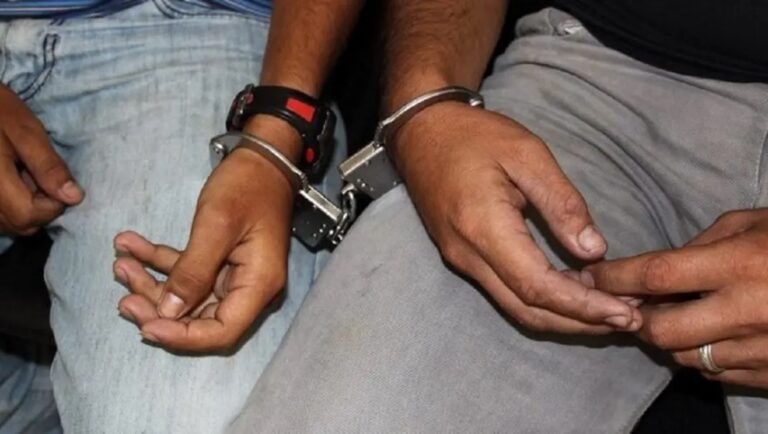 PN apresa dos hombres por robo en establecimientos comerciales