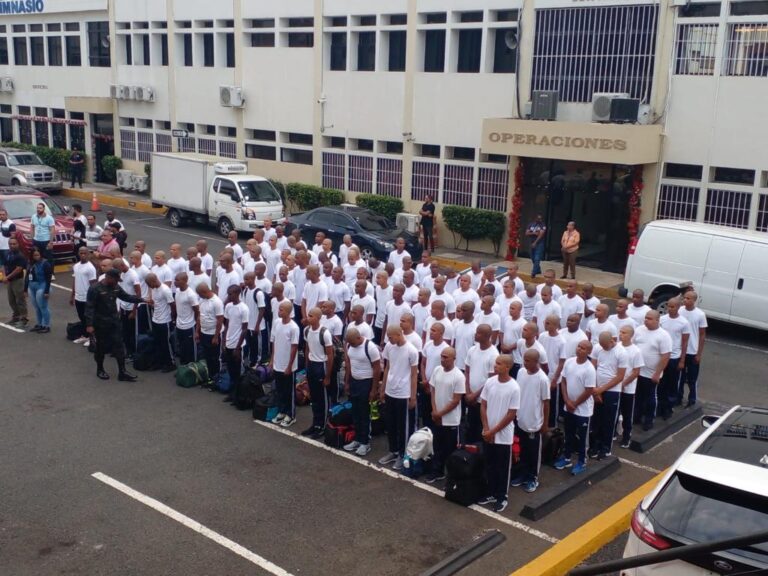 Ingresan a la DNCD 100 nuevos aspirantes a agentes y binomios caninos