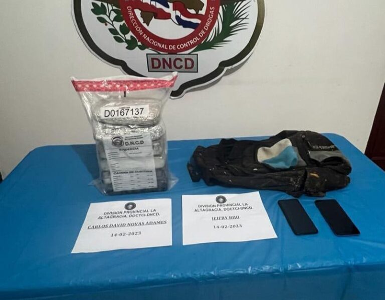 Autoridades frustran transacción de seis paquetes presumiblemente cocaína
