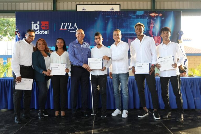El Indotel y el ITLA gradúan a 465 nuevos técnicos en San Pedro de Macorís