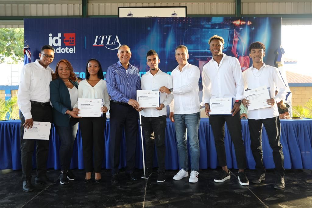 El Indotel y el ITLA gradúan a 465 nuevos técnicos en San Pedro de Macorís El Indotel y el ITLA gradúan a 465 nuevos técnicos en San Pedro de Macorís