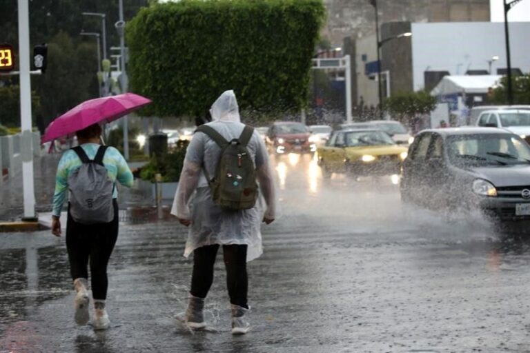 Algunas lluvias entre débiles a moderadas hacia el interior del país