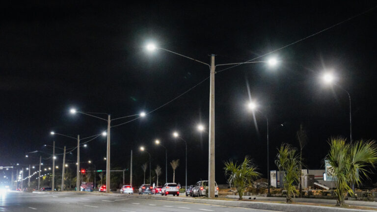 Edesur coloca 400 luminarias en importantes avenidas del DN