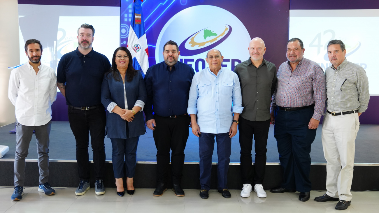 Donativo al INFOTEP INFOTEP recibe 60 pizarras inteligentes donados por empresa radicada en Dinamarca