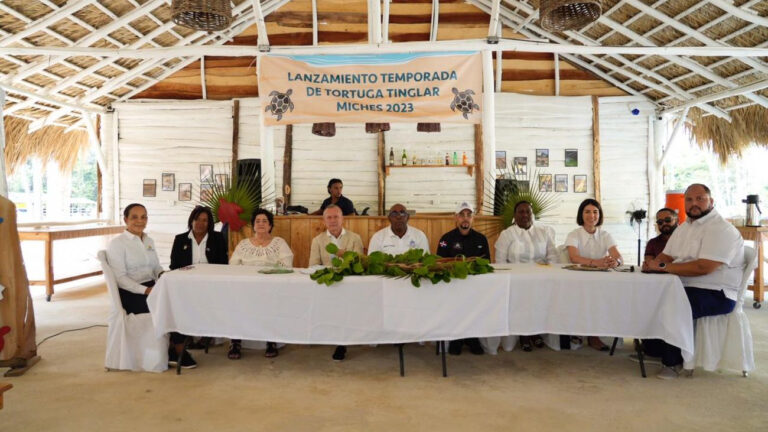Medio Ambiente lanza en Miches temporada de tortuga tinglar