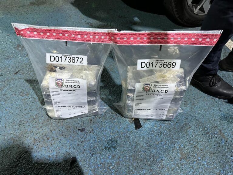 Frustran transacción de 10 paquetes presumiblemente cocaína