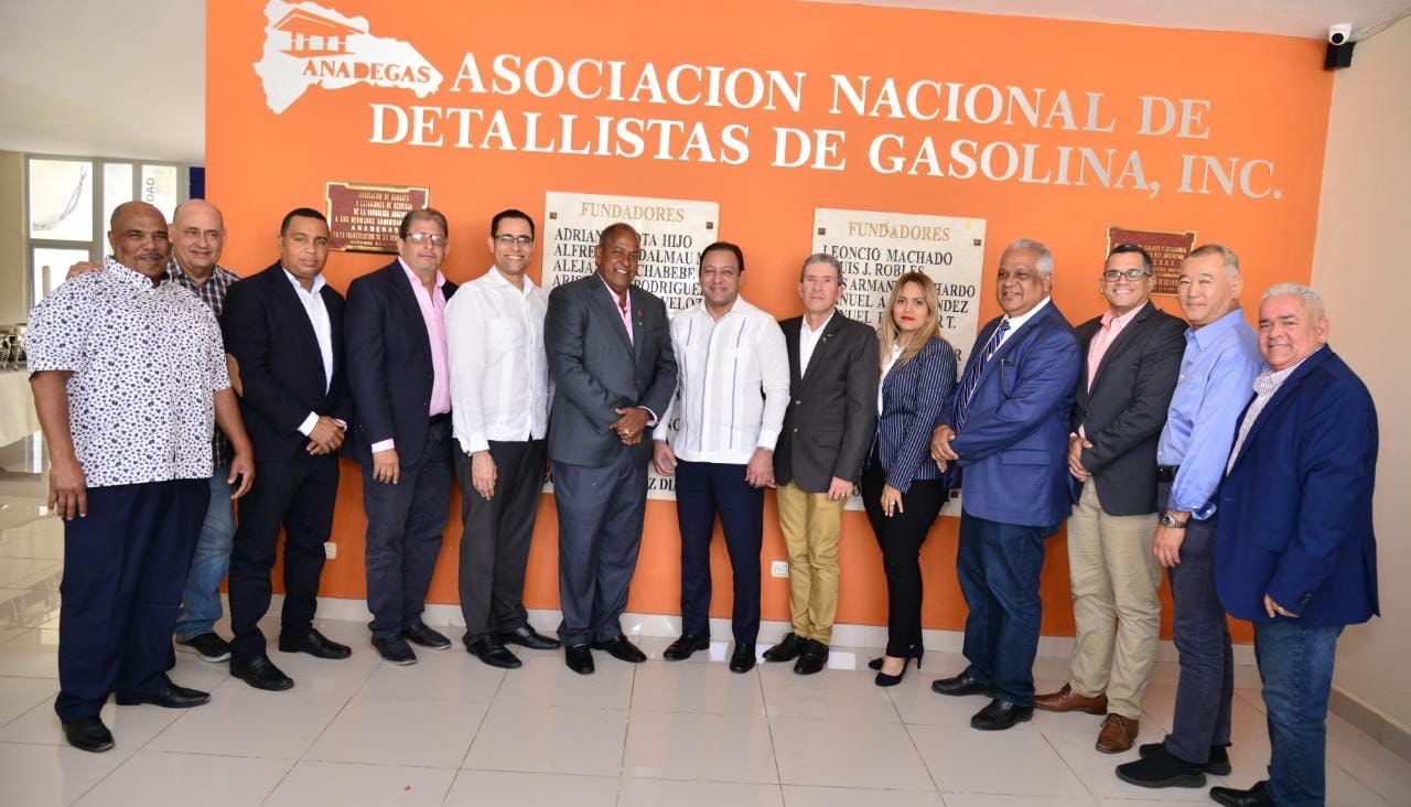 fb0d9da3-f986-4ae4-b94e-052274ce0d84 Abel Martínez sostiene encuentro con Anadegas