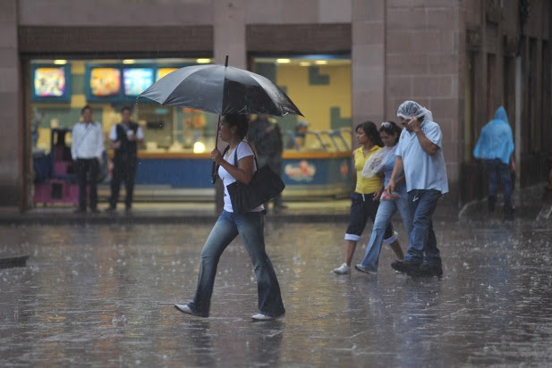 Chubascos locales hacia el interior del país