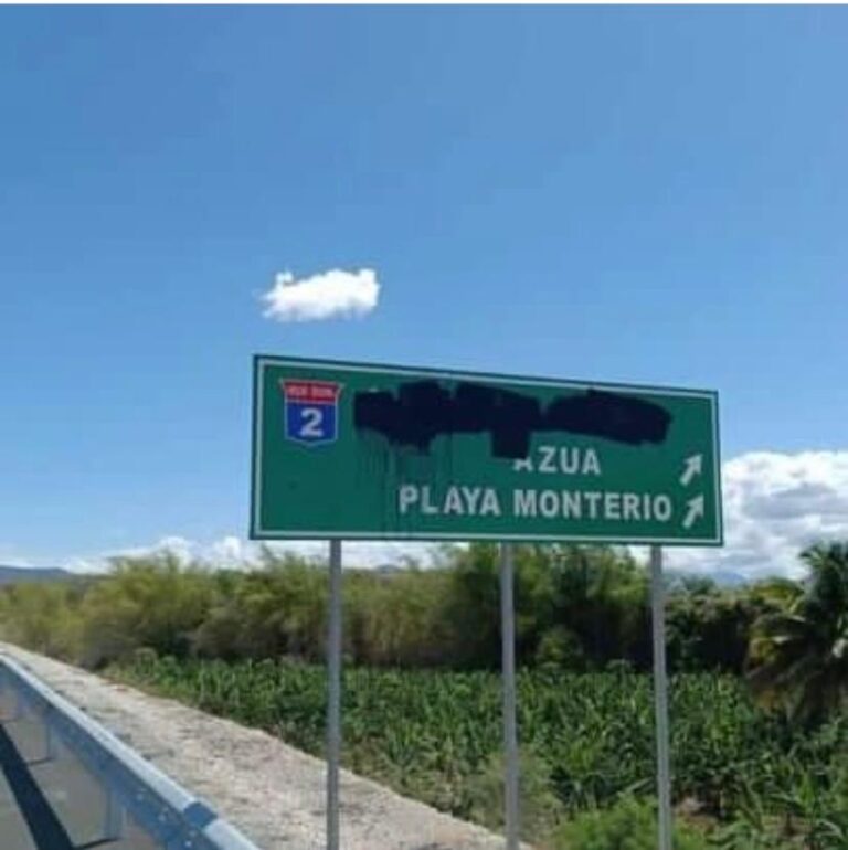 Obras Públicas denuncia desaprensivos dañan señales de tránsito en la circunvalación de Azua