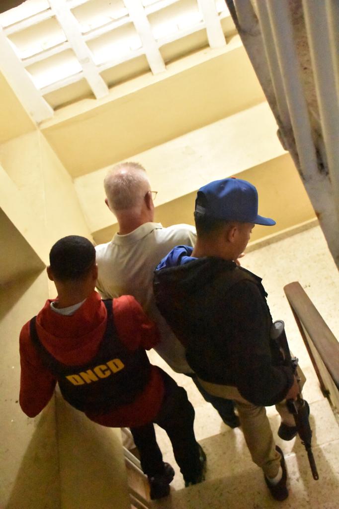 Arrestan extranjero en el AILA vinculan a red traía marihuana de Estados Unidos