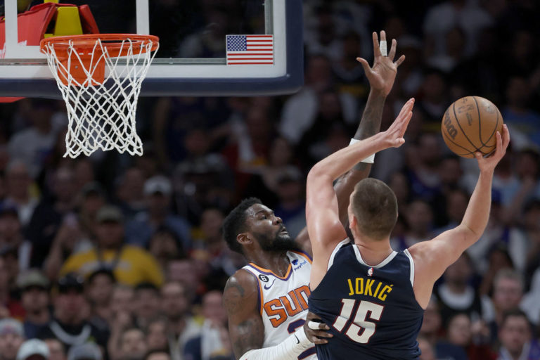 Nikola Jokic activa el modo MVP y pone el 2-0 ante Phoenix