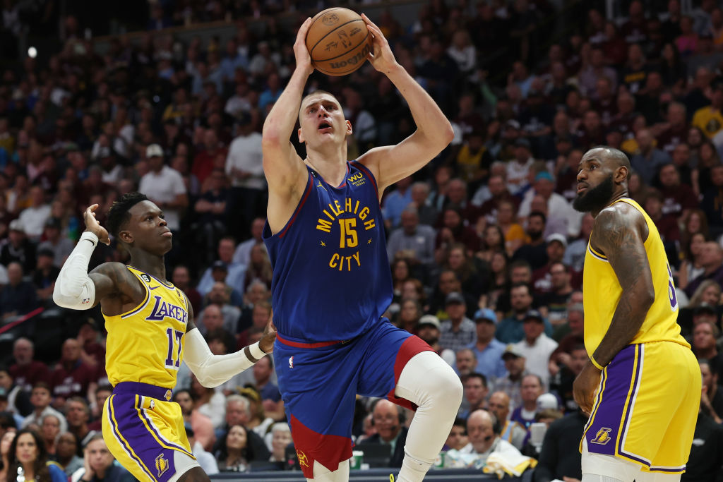 Los Angeles Lakers v Denver Nuggets - Game One Denver golpea primero con un espectacular Nikola Jokic
