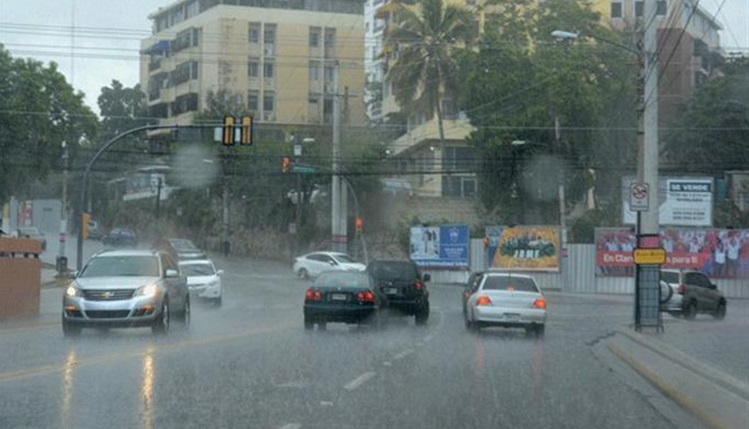 Caluroso y escasas lluvias, tarde nublada con aguaceros