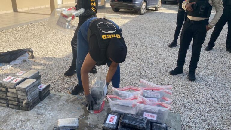 Autoridades ocupan otros 194 paquetes presumiblemente cocaína