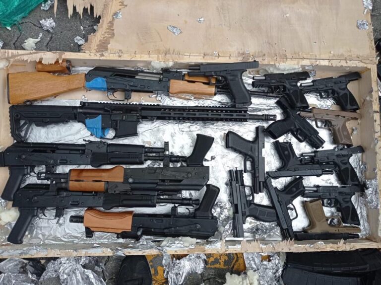 Capturan y deportan extranjero por tráfico internacional de armas