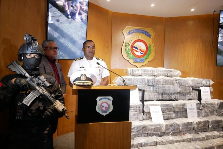 Interceptan lancha con 531 paquetes presumiblemente cocaína