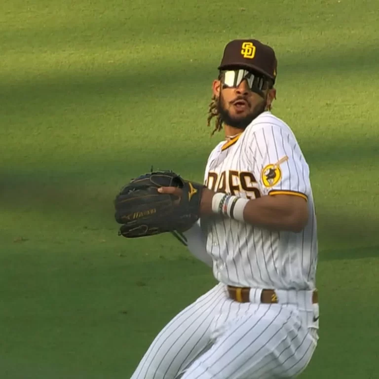Tatis Jr. hace out en home con tiro a 100 mph