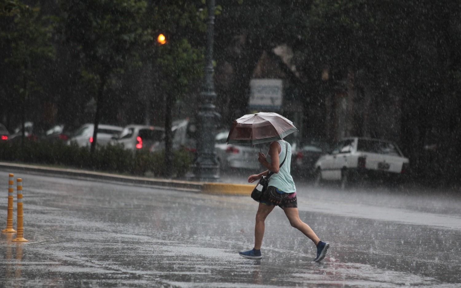 leves-lluvias Aguaceros, tronadas y ráfagas de viento por onda tropical