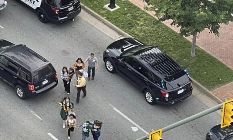 Dos muertos y cinco heridos deja tiroteo en graduación escolar en EEUU