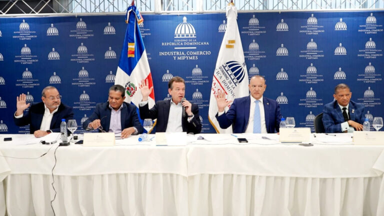 CNZFE aprueba permisos de instalación de 12 empresas de zonas francas