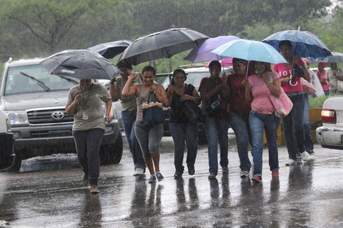 Vaguada y onda tropical ocasionando aguaceros