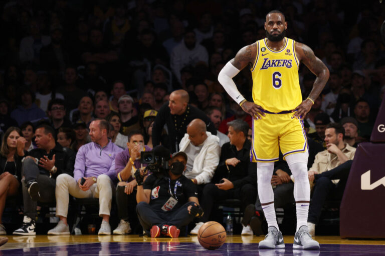 LeBron confirma que seguirá jugando la próxima temporada