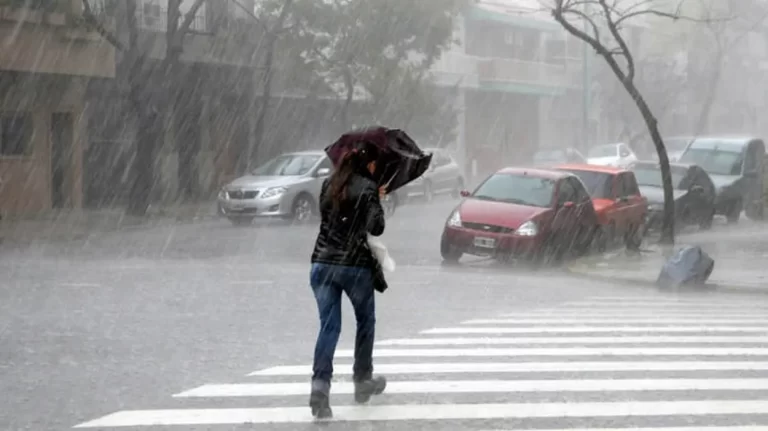 Onda tropical generará fuertes aguaceros hoy