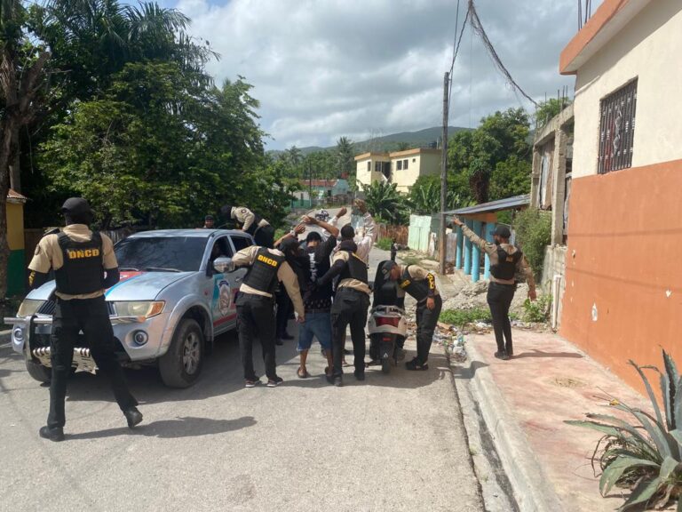 DNCD realiza operativos en sectores de Barahona