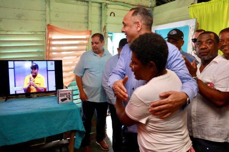 Indotel inicia entrega de 450,000 cajas convertidoras de señal para transición hacia TTD