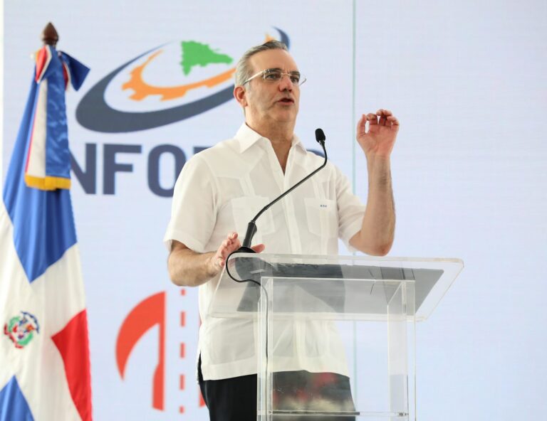 Abinader dice gobierno ejecuta una verdadera revolución en la formación técnica