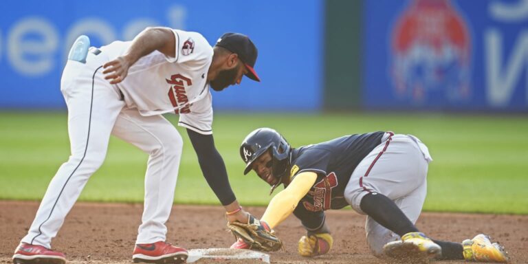 Acuña Jr. al libro de récords con su 40ma base robada