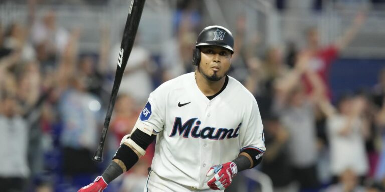 Arráez (4-3, .379) detiene caída de Marlins con hit de oro