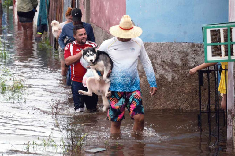Huracán Idalia pone en jaque a un pueblo de Florida