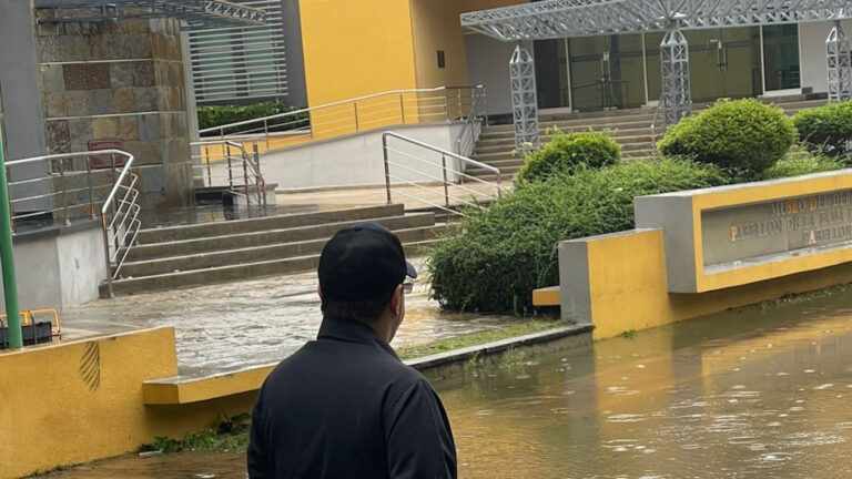 Ministro de Deportes supervisa instalaciones Centro Olímpico por tormenta Franklin