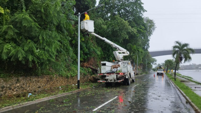 Edeeste informa 350 brigadas atienden impactos provocados por tormenta Franklin