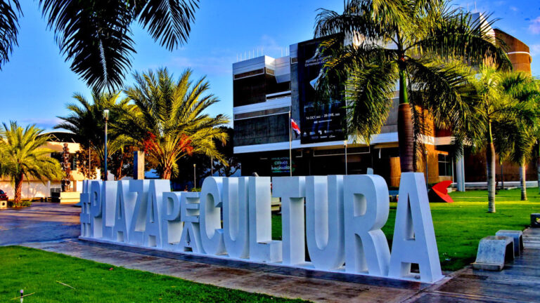 Feria del Libro dispondrá de más de mil parqueos gratuitos para los visitantes
