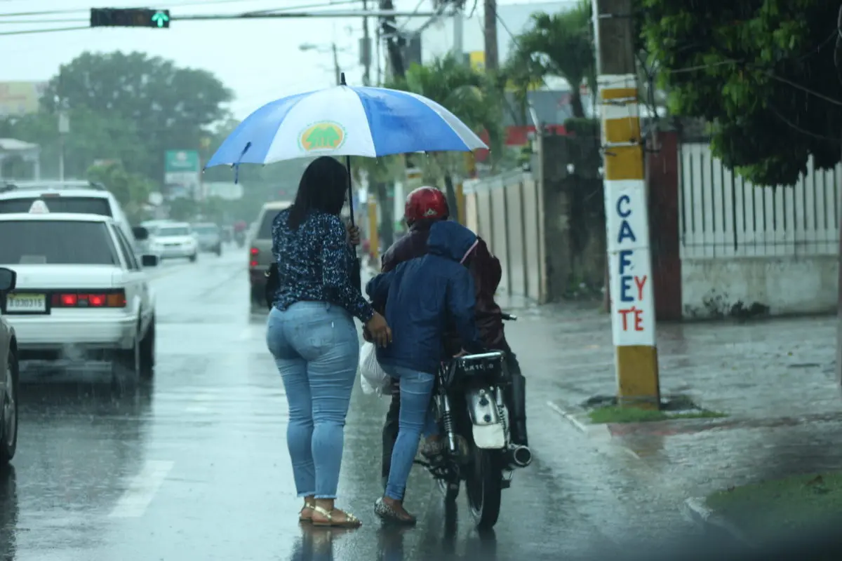 Sombrilla-16-scaled-1 Nublados con aguaceros y tronadas en varios puntos del país