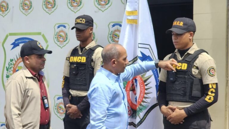 Gobierno amplía proyecto uso de cámaras corporales en la DNCD