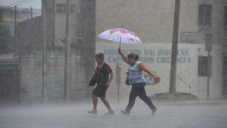 Nublados con aguaceros en varias provincias del país