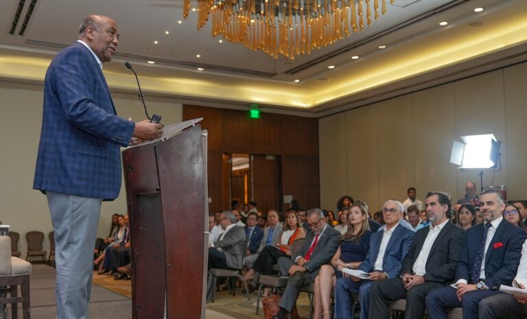 Almonte destaca la transparencia regulatoria y los nuevos proyectos energéticos