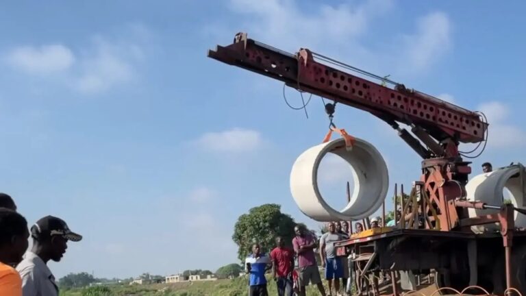 Haiti: Colocan tuberías para encaminar río Masacre