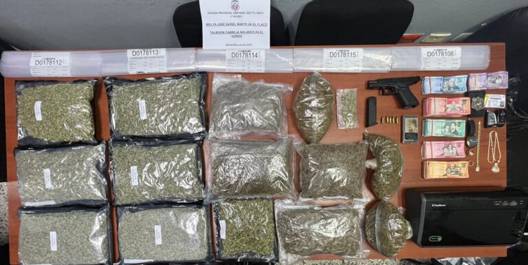 Desmantelan centro distribución de drogas en Santiago