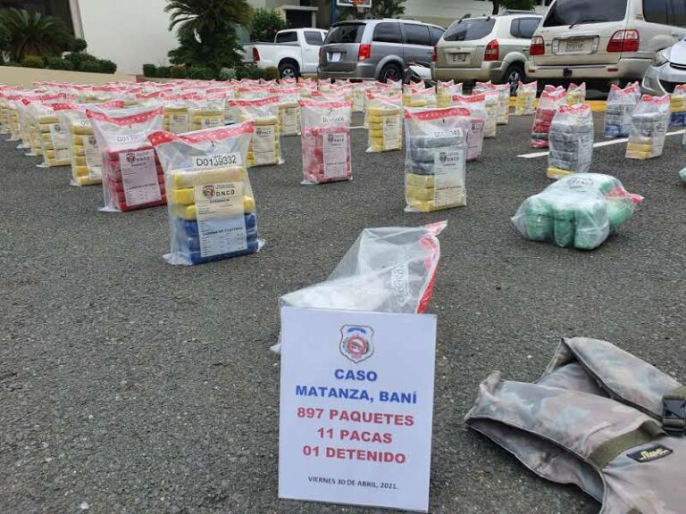 Apresan varios ligan a decomiso de 897 paquetes