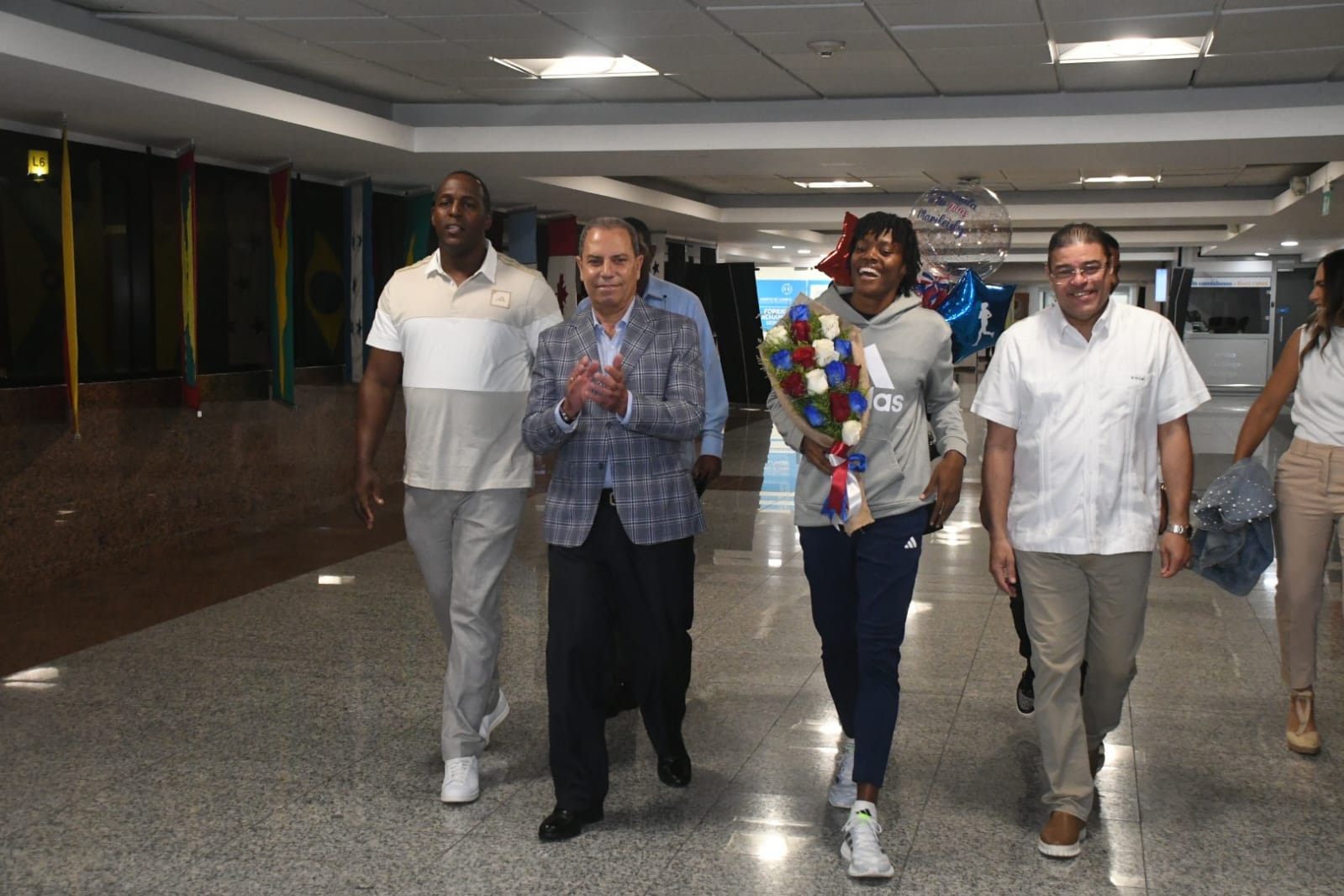 beb54ab2-440e-4f8b-a595-d00d1765fa4e Ministro de Deportes encabeza recibimiento a Marileidy Paulino