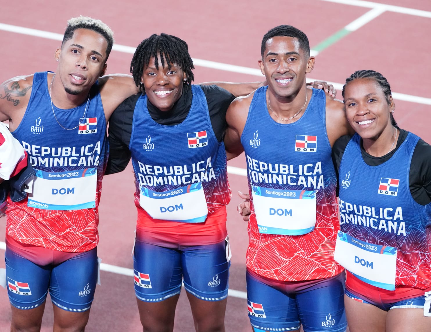 CUARTETA-2 Cuarteta mixta 4x400, oro y récord en Panamericanos de Chile