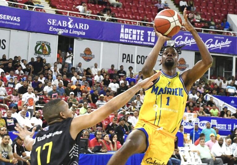 Mauricio Báez da primer zarpazo al Barias en serie final del TBS